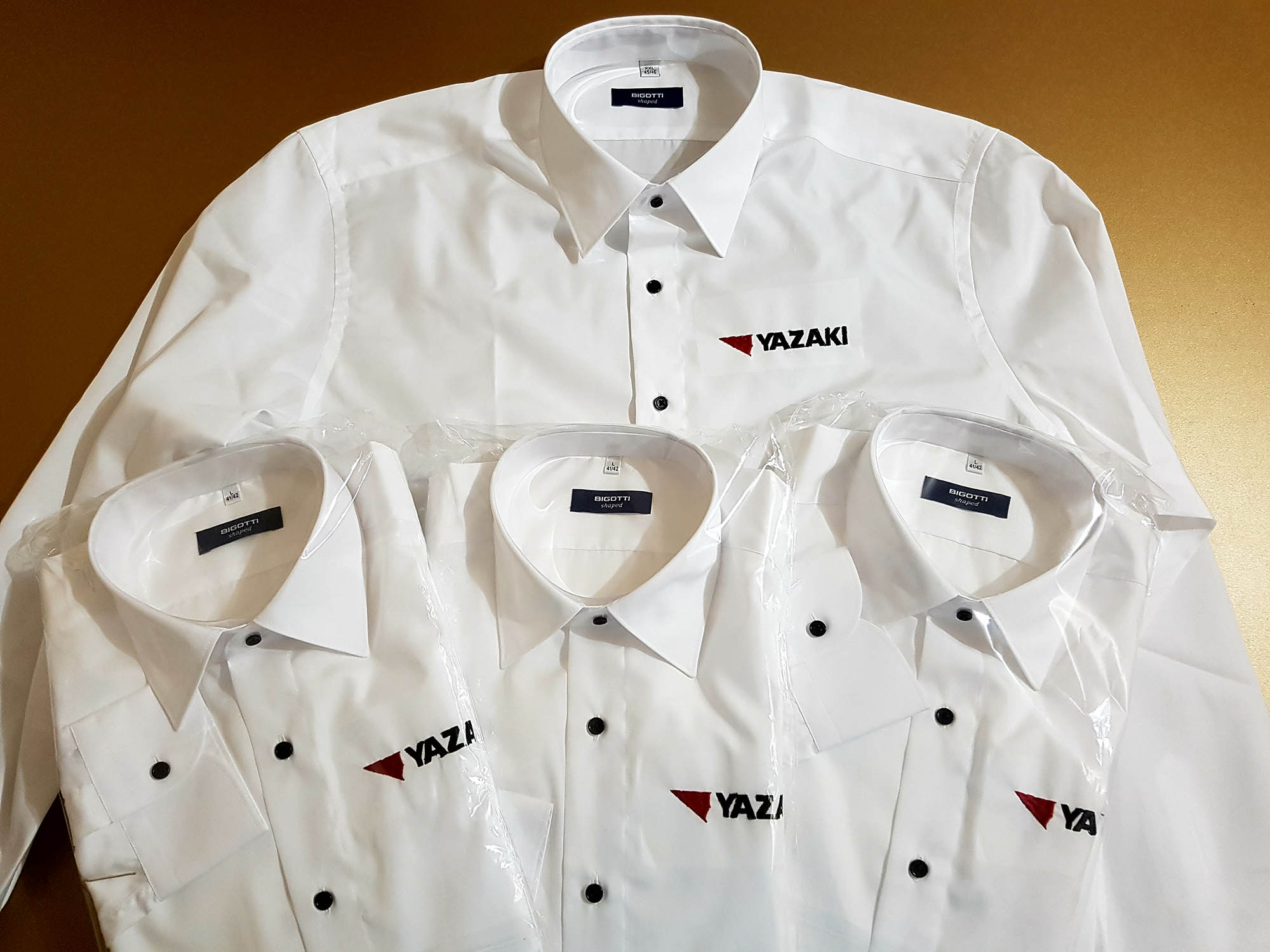 Broderie logo Yazaki pe camasa office